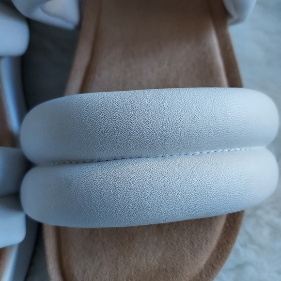 Koolaburra by Uggs white sandals size 8 - Picture 5 of 7